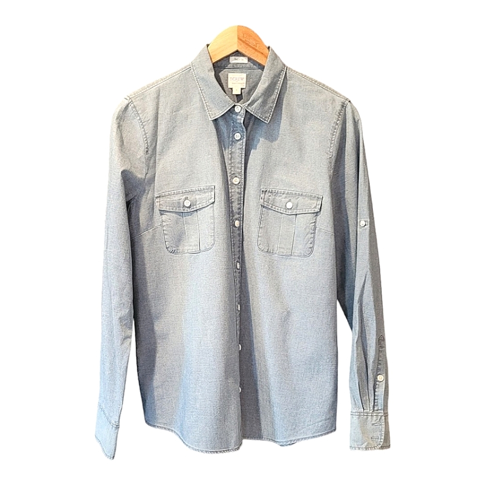J CREW, BLUE  JEAN, DENIM, BUTTON UP SHIRT. SIZE MEDIUM